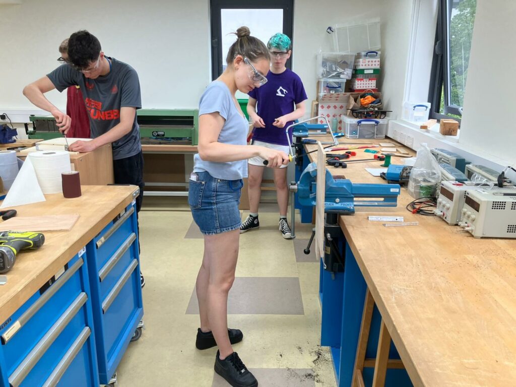 16564eb8 b0aa 414c 88f0 fe18bd7eea32